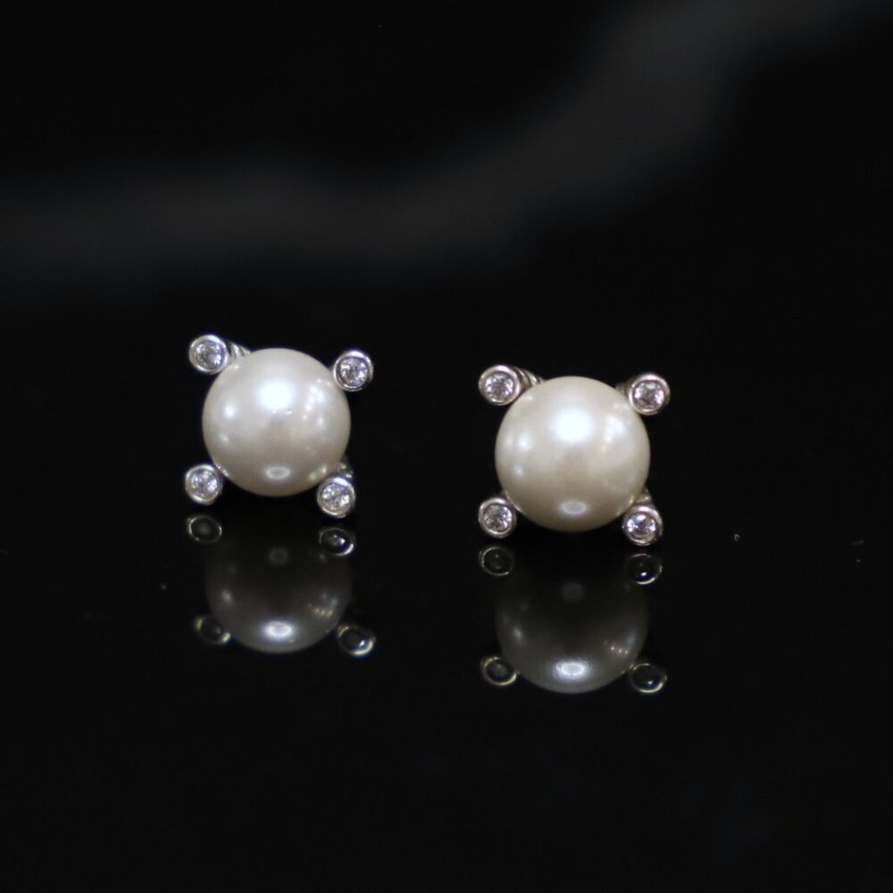 David Yurman Sterling Silver 6mm Pearl Stud Earrings with Diamonds